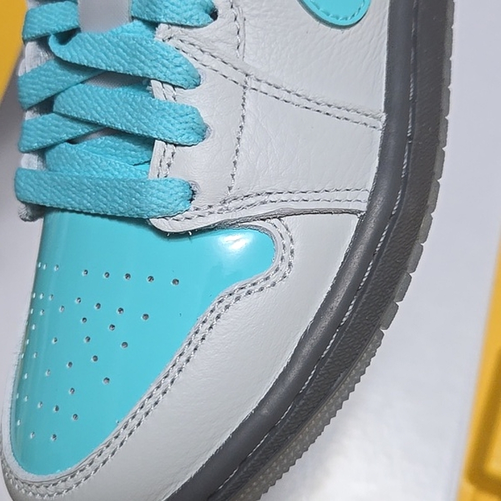 BRAND NEW AIR Jordan 1 Low SE - Picture 3 of 13